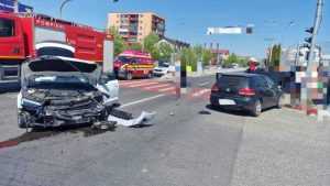 Accident rutier în Mioveni! O tânără de 25 de ani a fost asistată de medici! 18 accident - Accident rutier în Mioveni! O tânără de 25 de ani a fost asistată de medici!