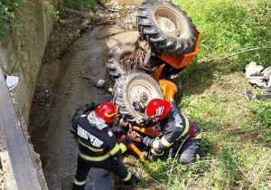 tractor căzut