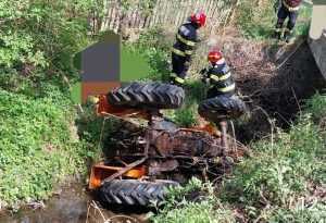 Accident cu victimă la Șuici! A căzut cu tractorul de pe pod 1 8cb4e70c 12e1 46d3 ae11 51c453058d3a - Accident cu victimă la Șuici! A căzut cu tractorul de pe pod
