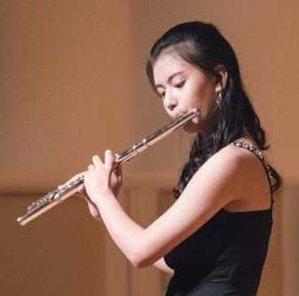 Luni la Filarmonica Pitești - Recital de harpă, flaut și pian! 2 Shuyu Yang - Luni la Filarmonica Pitești - Recital de harpă, flaut și pian!