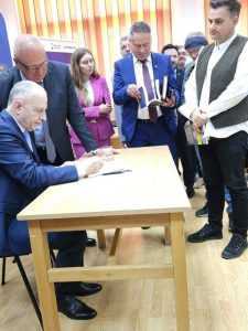 Mircea Geoană a lansat în Argeș cartea „Bătălia pentru viitorul României. Gândurile unui român la vârful NATO” 1 WhatsApp Image 2024 04 12 at 17.07.22 - Mircea Geoană a lansat în Argeș cartea „Bătălia pentru viitorul României. Gândurile unui român la vârful NATO”