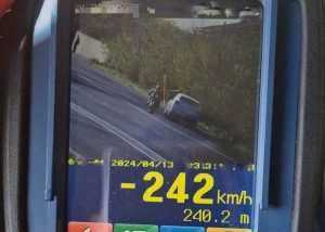 Teribilism pe DN 2A! Motociclist prins ”zburând” cu 242 km/h 25 424914560 122125431452241758 6955971778526058389 n - Teribilism pe DN 2A! Motociclist prins ”zburând” cu 242 km/h