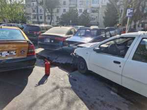 Accident uluitor cu 5 mașini în Pitești! Un pieton are nevoie de medici 1 accident 1 - Accident uluitor cu 5 mașini în Pitești! Un pieton are nevoie de medici