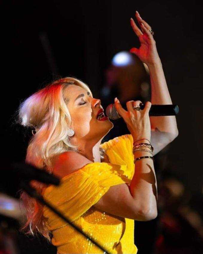 Iana Novac și Distinto, concert vocal-simfonic extraordinar la Filarmonica Pitești! De Simfonia Lalelelor! 1 Iana Novac - Iana Novac și Distinto, concert vocal-simfonic extraordinar la Filarmonica Pitești! De Simfonia Lalelelor!