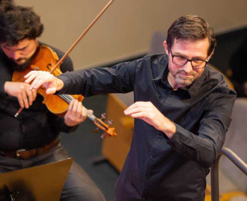 Iana Novac și Distinto, concert vocal-simfonic extraordinar la Filarmonica Pitești! De Simfonia Lalelelor! 3 T D Oprea - Iana Novac și Distinto, concert vocal-simfonic extraordinar la Filarmonica Pitești! De Simfonia Lalelelor!