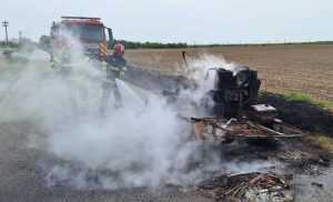 Incendiu la Rătești! Un utilaj de tăiat lemne a luat foc 1 f2a48fd8 4671 466e 9d56 a1146fb0fb3d - Incendiu la Rătești! Un utilaj de tăiat lemne a luat foc