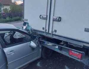 Accident rutier în Curtea de Argeș! Doi tineri sunt monitorizați de paramedici 30 accident
