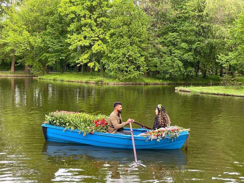 PITEȘTI. Bucurați-vă de o plimbare cu barca plină cu lalele în Parcul Ștrand!