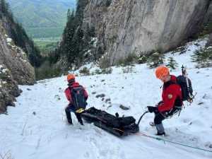 Încă o zi plină pentru salvamontişti! Peste 80 de persoane salvate de pe munte 1 Salvamont actiune munte