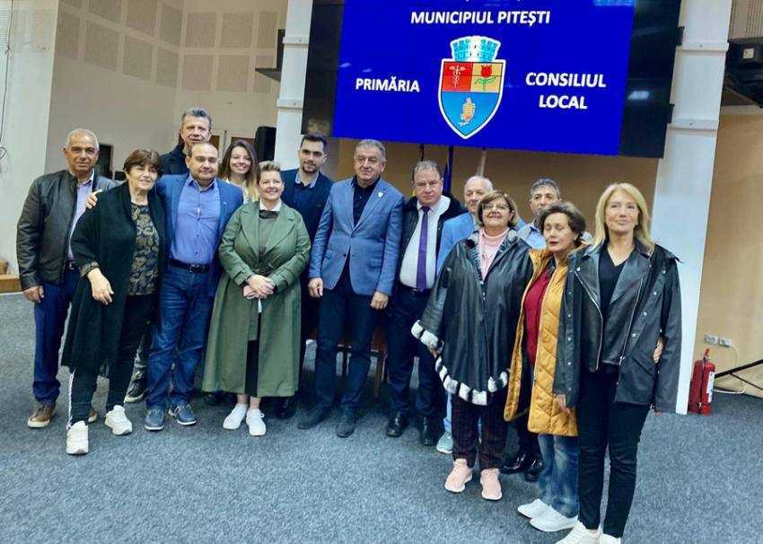 Cristian Gentea cu delegatia din Cipru și cxea din Grecia Sursă foto: Facebook Cristian Gentea.