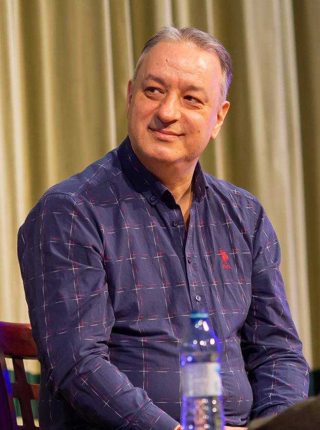 Înalt Prea Sfințitul Calinic Argeșeanul, invitat la Conferințele Filarmonicii Pitești 2 Madalin Voicu Jr 2 - Înalt Prea Sfințitul Calinic Argeșeanul, invitat la Conferințele Filarmonicii Pitești