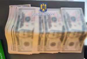 O tânără de 24 de ani a furat banii părinţilor şi a înlocuit bancnotele cu unele false! A fost reținută 18 060cbdf9 203c 4d9c bb0a 9608279cff87 - O tânără de 24 de ani a furat banii părinţilor şi a înlocuit bancnotele cu unele false! A fost reținută