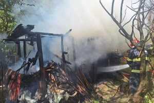 93fe2737 a1c7 4753 9c12 3dabc8efdf84 - O anexă gospodărească a luat foc la Ștefănești! Un bătrân a suferit arsuri