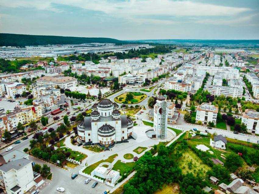 catedrala mioveni Sursă foto: Facebook Primăria Orașului Mioveni.