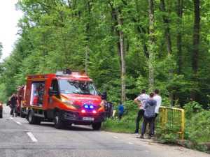 1a6ad910 c2ae 4d15 a266 43a4a57830cd 1 - (VIDEO) Accident grav lângă Zoo Pitești! Două persoane rănite