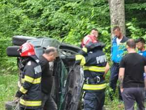 3b227e74 6dff 4fd7 b6b4 adb66b6d67b6 - (VIDEO) Accident grav lângă Zoo Pitești! Două persoane rănite