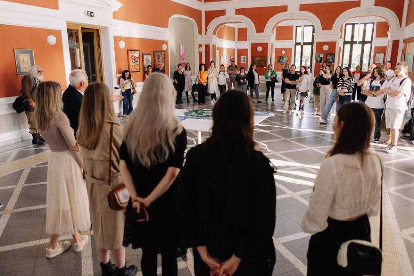 Vernisaj_expozitie_colectiva cluj cu argeseni Sursă foto: Fundația Pentru Comunitate.