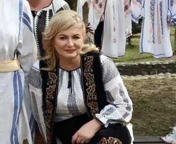 Argentina Culcuș, candidat AUR pentru Primăria Mioveni: „Hristos a Înviat!” 1 Argentina-Culcus