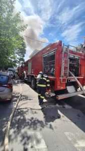 Eveniment tragic în a treia zi de Paște! O persoană și-a pierdut viața în urma unui incendiu în Capitală 1 incendiu bucuresti 2 - Eveniment tragic în a treia zi de Paște! O persoană și-a pierdut viața în urma unui incendiu în Capitală