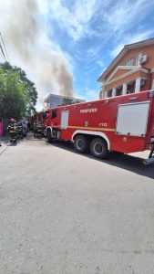 Eveniment tragic în a treia zi de Paște! O persoană și-a pierdut viața în urma unui incendiu în Capitală 2 incendiu bucuresti 3 - Eveniment tragic în a treia zi de Paște! O persoană și-a pierdut viața în urma unui incendiu în Capitală