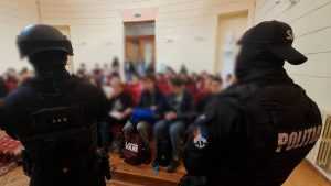 0c9cd1ae 63f5 4cc8 b3a1 8d885421f9dc - Polițiștii argeșeni și-au promovat profesia la Colegiul Național ,,I.C. Brătianu”