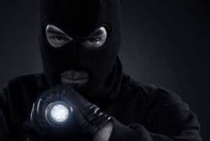 istockphoto 463759681 2048x2048 1 - Zeci de case din Bradu prădate de hoți. Doi bărbați au fost trimiși în judecată