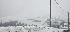 43faed30 6498 4e1c bcb8 9143d837fa92 - Peisaj de iarnă la jumătatea lunii mai! A nins pe Transalpina