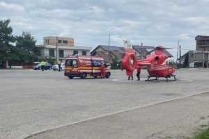 f65383a9 2254 4b2f b3b1 9aeaef005f3c - Bebeluș de o lună, luat cu elicopterul SMURD din Pitești