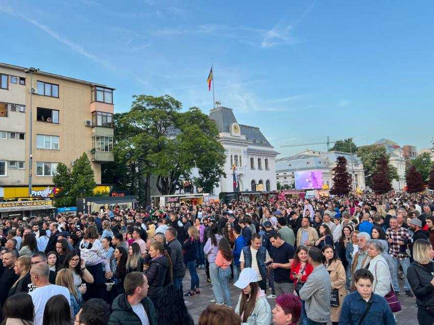 Concert extraordinar Delia și Carla’s Dreams în Piața Primăriei din Pitești 1 WhatsApp Image 2024 05 19 at 20.33.29 3 - Concert extraordinar Delia și Carla’s Dreams în Piața Primăriei din Pitești