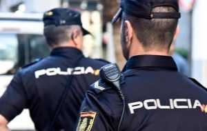 Tragedie în Spania! O româncă și-a pus capăt zilelor în fața propriilor copii! 13 politisti spania 2024 - Tragedie în Spania! O româncă și-a pus capăt zilelor în fața propriilor copii!