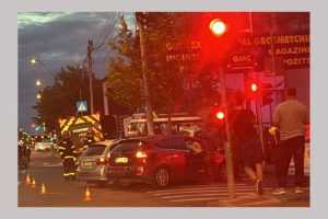 Impact între două autoturisme în Pitești! Tânără de 19 ani transportată la spital 1 accident nord pitesti