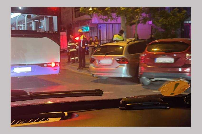 Impact între două autoturisme în Pitești! Tânără de 19 ani transportată la spital 1 accident nord pitesti