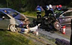 Impact violent între 2 mașini la Coșești! Trei persoane au ajuns la spital 22 cd096694 c1cf 443e b138 2271c35b6111 - Impact violent între 2 mașini la Coșești! Trei persoane au ajuns la spital