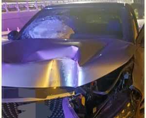 dbb2f1c3 c7f1 4cc7 90ef f87019aac5e4 - Accident în Pitești! A intrat cu mașina într-un stâlp de electricitate