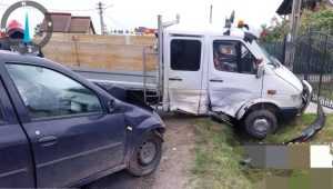 Accident între o autoutilitară și un autoturism la Valea Iașului. Bărbat de 32 de ani transportat la spital! 1 acccident Argeș