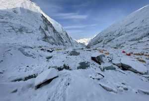 camp iii 1536x1152 1 - Un cunoscut alpinist român a murit pe Everest