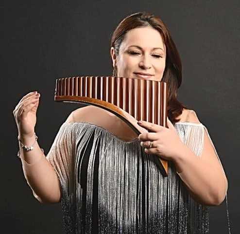 Gheorghe Zamfir în concert cu Filarmonica Pitești în Piața Primăriei 3 Claudia Iordache - Gheorghe Zamfir în concert cu Filarmonica Pitești în Piața Primăriei