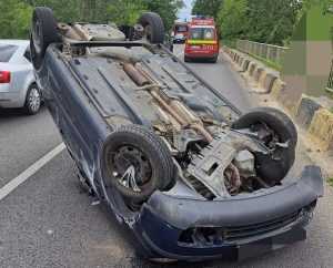 b3e2df12 ee57 4aaf 9fd1 db7fcb02310a - Accident la Lunca Corbului! S-a răsturnat cu mașina