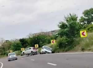 fe9410db 6761 4cc5 8102 16b82d9914c4 - Carambol cu patru mașini în Trivale. Trafic blocat