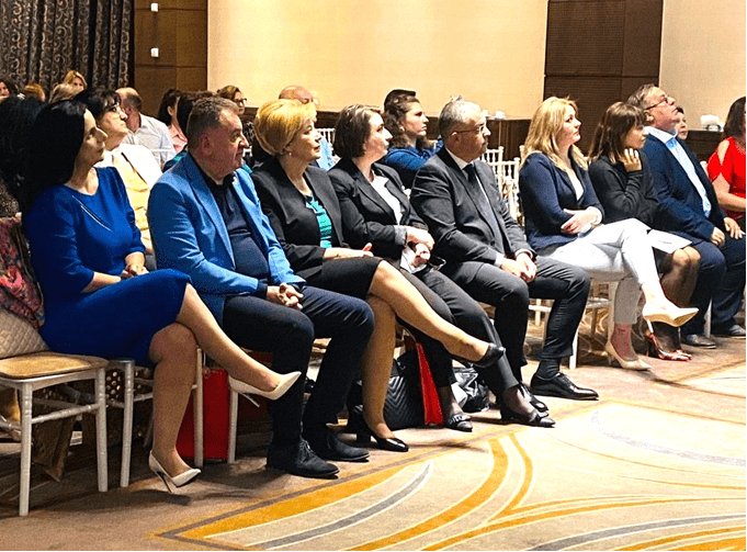 Estera STĂMOIU, președinte OAMGMAMR Argeș: ” Prioritizarea investițiilor în profesia de asistent medical, societățile pot face pași importanți către o comunitate globală mai sănătoasă și mai prosperă” 1 Estera STĂMOIU