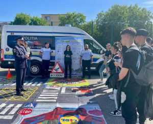 Elevii de la Colegiul Național "Alexandru Odobescu" au primit vizita serviciilor de urgență argeșene 3 441520031 763752222606296 4069440027969152920 n - Elevii de la Colegiul Național "Alexandru Odobescu" au primit vizita serviciilor de urgență argeșene