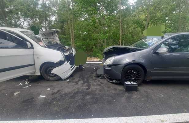 Impact între două mașini