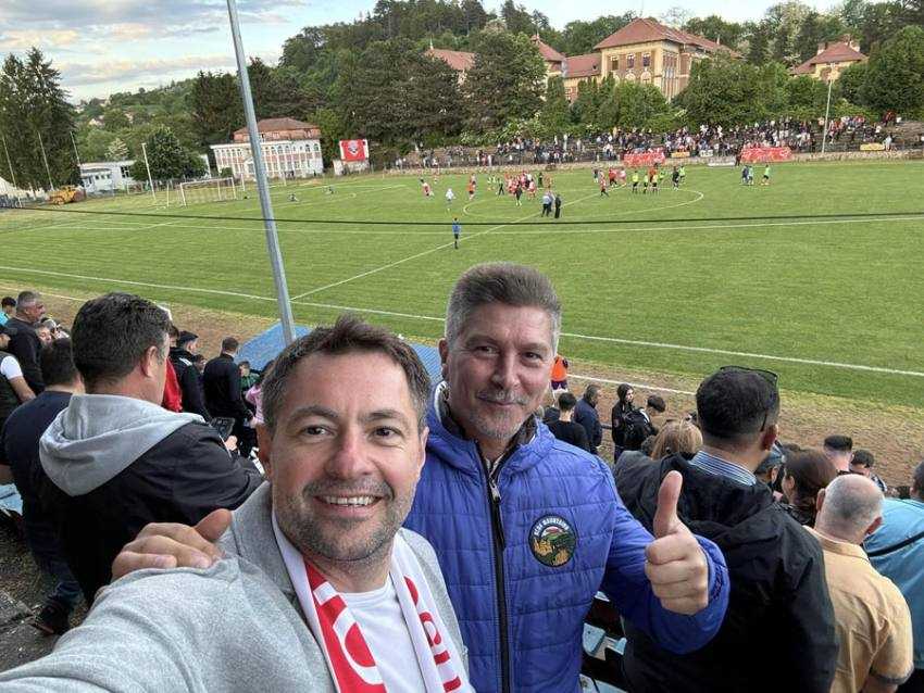 Norris Mageanu la stadion fotbal Sursă foto: Facebook Norris Marcu Măgeanu.