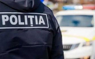poliția cu spatele