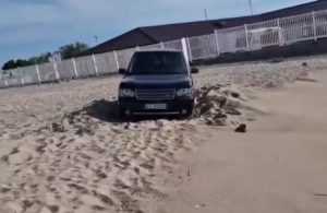 d4293599 10de 460b 9707 321482946637 - Mașină cu numere de Argeș, surprinsă pe o plajă din Eforie: „Matinal pe litoral!”