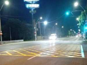 La Pitești. Marcaj hașurat în intersecția Bd. Nicolae Bălcescu cu strada Balotești 30 Sursă foto: Facebook Primăria Municipiului Pitești.