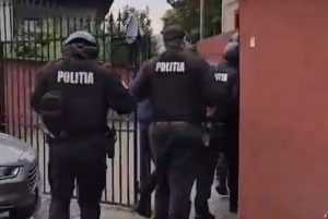 (VIDEO) Evaziune fiscală în Argeș și în București! Șapte persoane duse la audieri 1 479316a5 546d 4635 8f4f ac7f3d6550b4 - (VIDEO) Evaziune fiscală în Argeș și în București! Șapte persoane duse la audieri