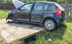 82d25bbc a325 42dd bfc9 11ae1d384002 - Accident cu victime la Pietroșani! Un șofer de 80 de ani a intrat cu mașina într-un cap de pod