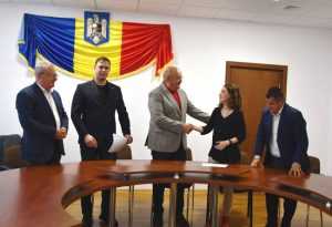 Beneficiare sunt 10 comune. Un nou contract de finanțare a fost semnat 11 Sursă foto: CJ Argeș.