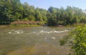 62455584 - Doi adulţi şi un copil de 8 luni, salvaţi de la înec de pompieri